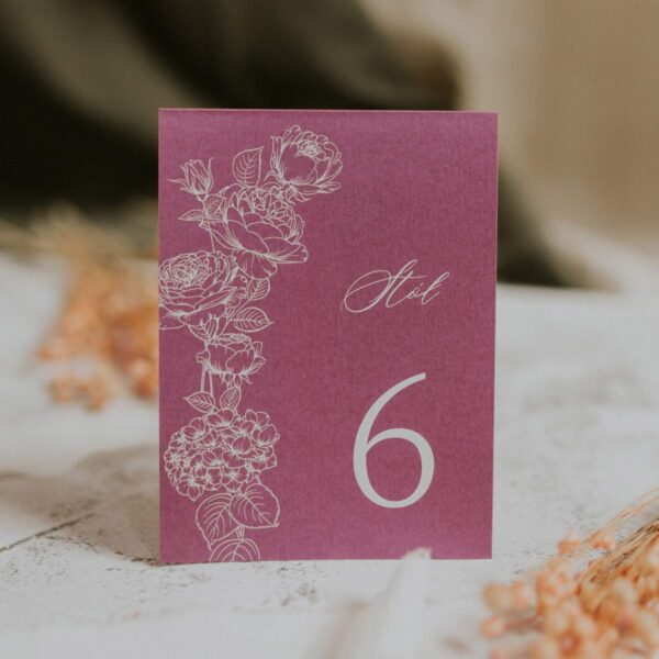 Numer stołu eustoma w kolorze różowym.