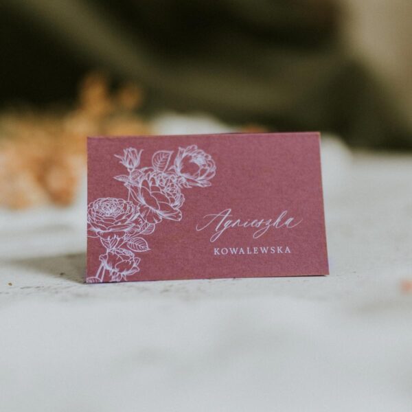 Winietka ślubna eustoma w różowym kolorze.