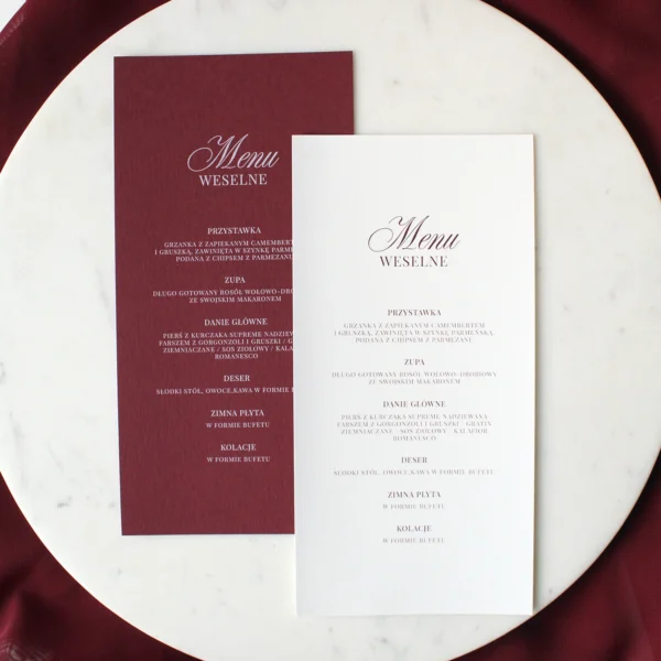 eleganckie menu weselne w stylu Burgund, w otoczeniu bordowej tkaniny