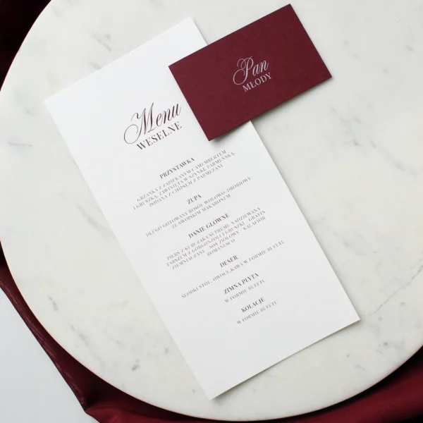 śmietankowe menu weselne w poziomej formie, z burgundowym nadrukiem