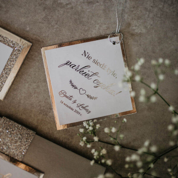 Kwadratowa zawieszka na alkohol z błyszczącą ramką