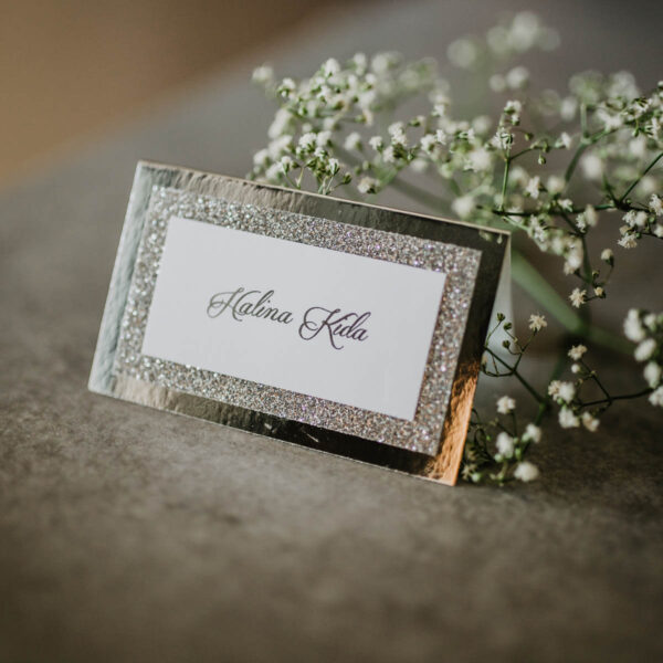 Winietki na wesele z błyszczącymi dodatkami