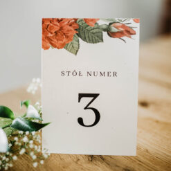 Numer stołu w stylu vintage z kwiatami