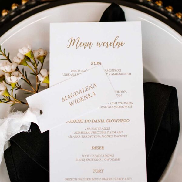 Proste menu weselne ze złotymi napisami.