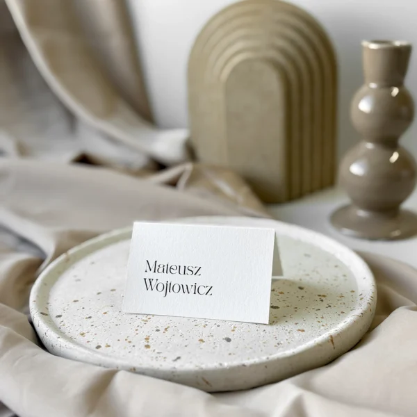 Winietka ślubna w kolorze śmietankowym z eleganckim nadrukiem