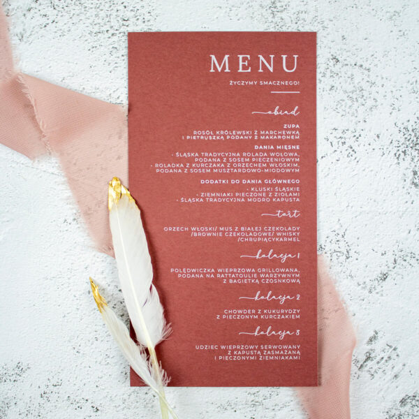 Menu ślubne w odcieniach ciemnego różu z białym drukiem