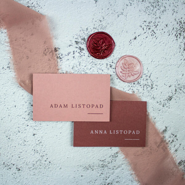 Winietki w dwóch odcieniach różu z prostym drukiem