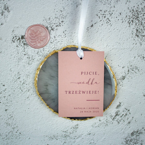 Zawieszka ślubna w kolorze różowym z białą wstążką