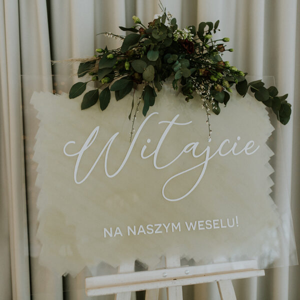 Tablica powitalna na wesele z malowanym tłem