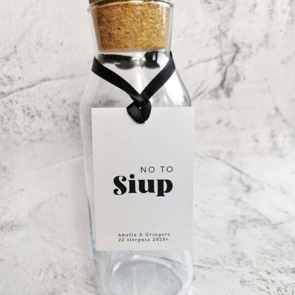 Biała zawieszka na alkohol z czarną wstążką