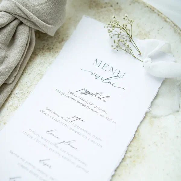 Eleganckie menu w śmietankowym kolorze dla każdego gościa