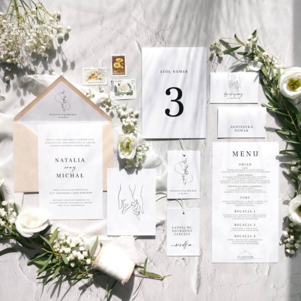 Nowoczesna papeteria z delikatnymi wzorami i beżową kopertą