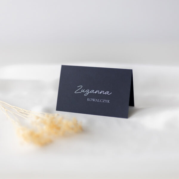 Granatowe winietki weselne