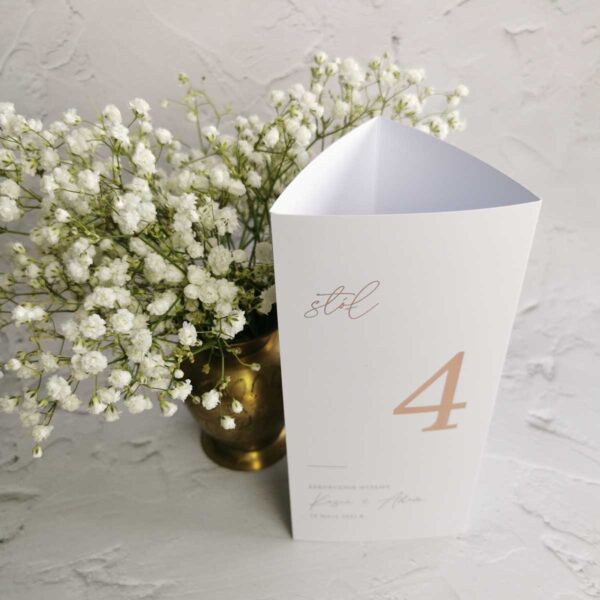 Szykowna kartka z numerem stołu