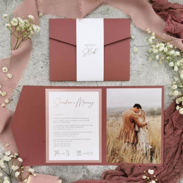Zaproszenie różowe z kopertą i zdjęciem
