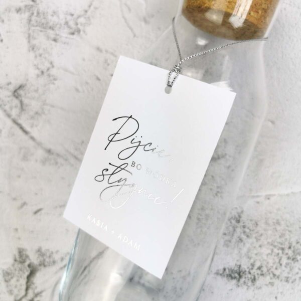 Elegancka zawieszka na alkohol w srebrnym kolorze