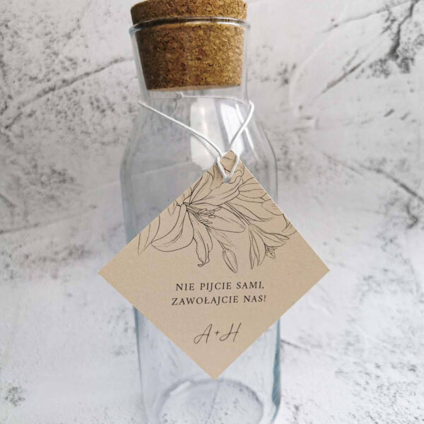 Zawieszka na alkohol z kwiecistym wzorem w beżowej wersji kolorytycznej