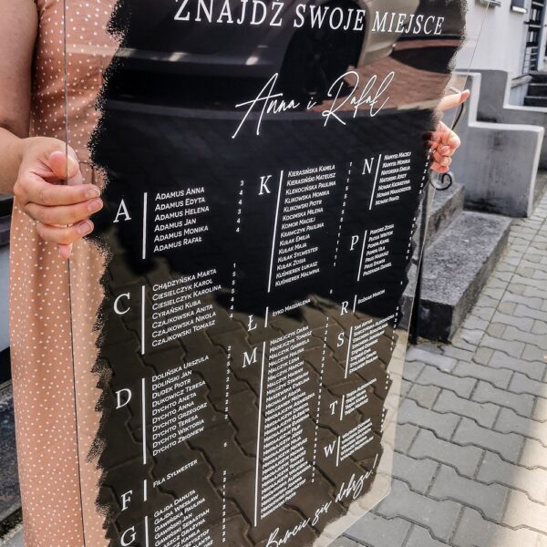 Szklany plan stołów z malowanym czarnym tłem