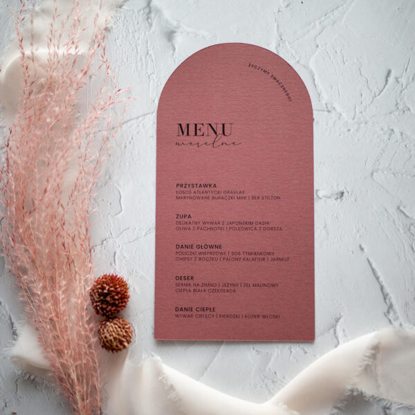 Różowe menu weselne, zaokrąglone na górze