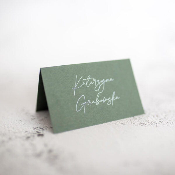 Elegancka winietka z białym napisem