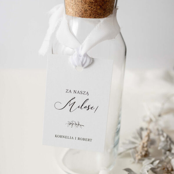 Prosta zawieszka na alkohol w kolorze białym.