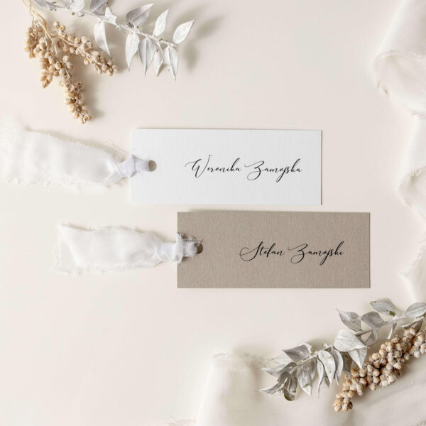 Minimalistyczna winietka ślubna z szarpaną wstążką.