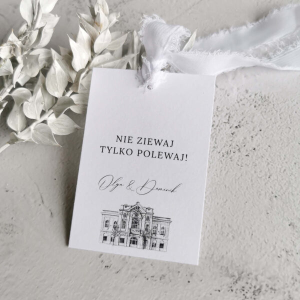 Klasyczna zawieszka na alkohol z rysunkiem restauracji pod zielonym dębem.