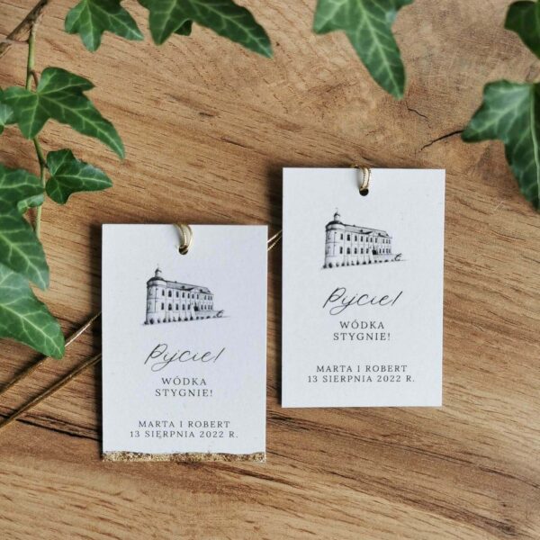 Pozłacane zawieszki na alkohol w kolorze beżu