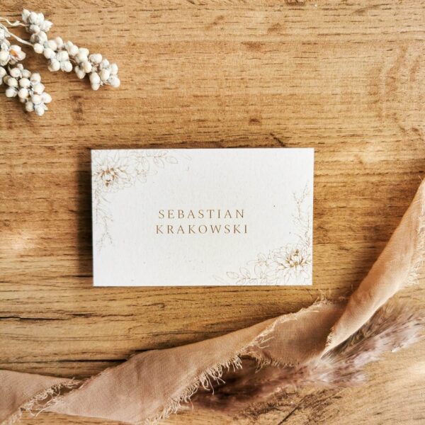 Delikatna winietka ślubna z wzorem dalii.