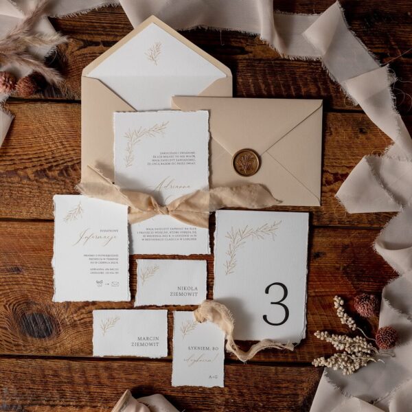 Klasyczne zaproszenia ślubne.