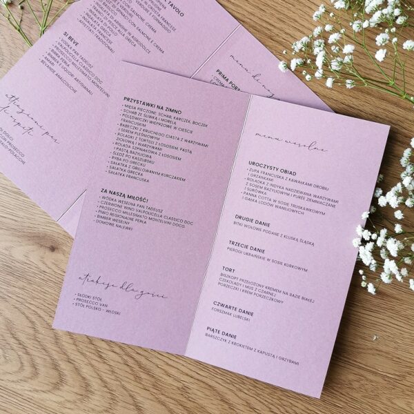 Różowe menu weselne.