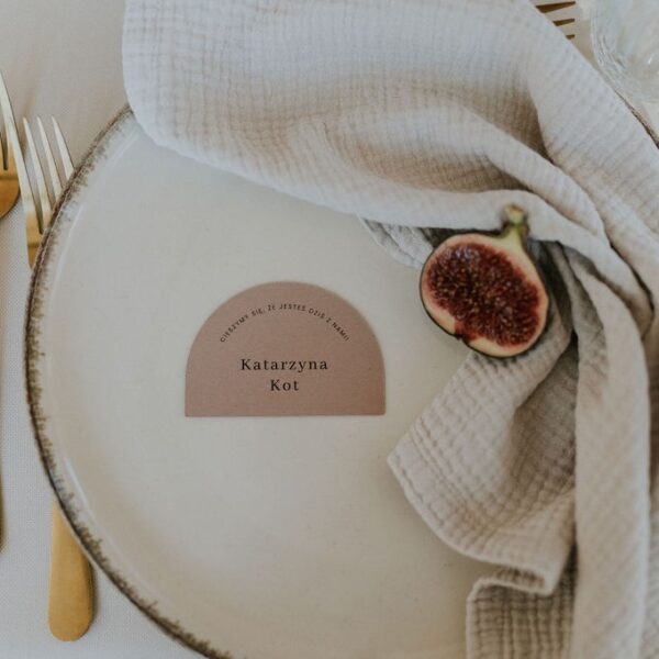 Półokrągła winietka buttermilk na wesele.