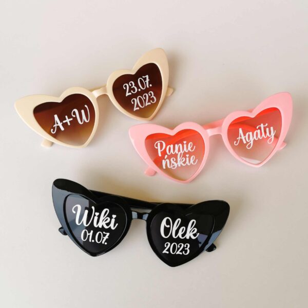 Popularne okulary z dowolnymi napisami, doskonałe na wesele lub wieczór panieński-kawalerski