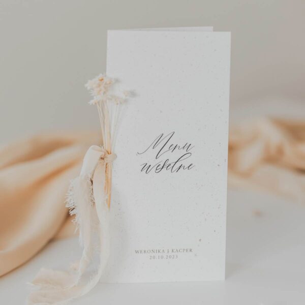 Menu weselne z wstążką i kwiatami Boho, biały papier ze zdobieniami