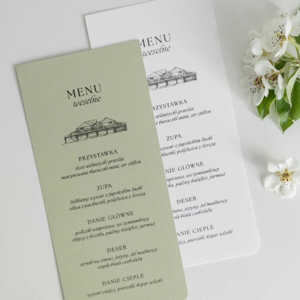 Menu weselne o barwach oliwkowej zieleni i bieli - Willa Słoneczna, na tle świeżych kwiatów