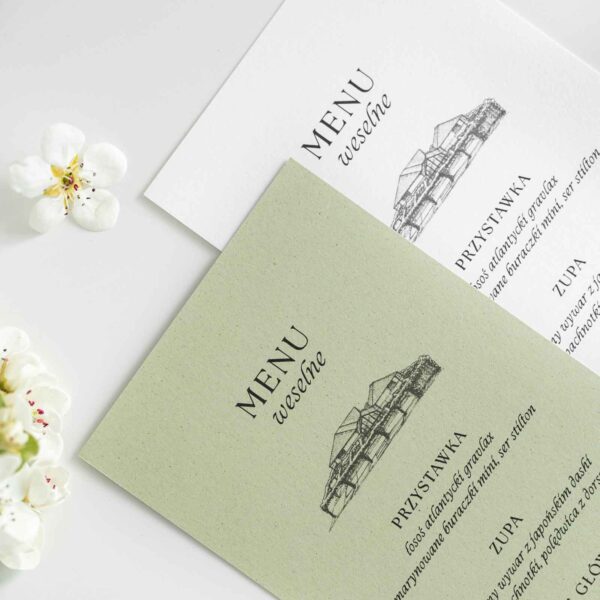 Menu weselne o barwach oliwkowej zieleni i bieli - Willa Słoneczna, na tle świeżych kwiatów