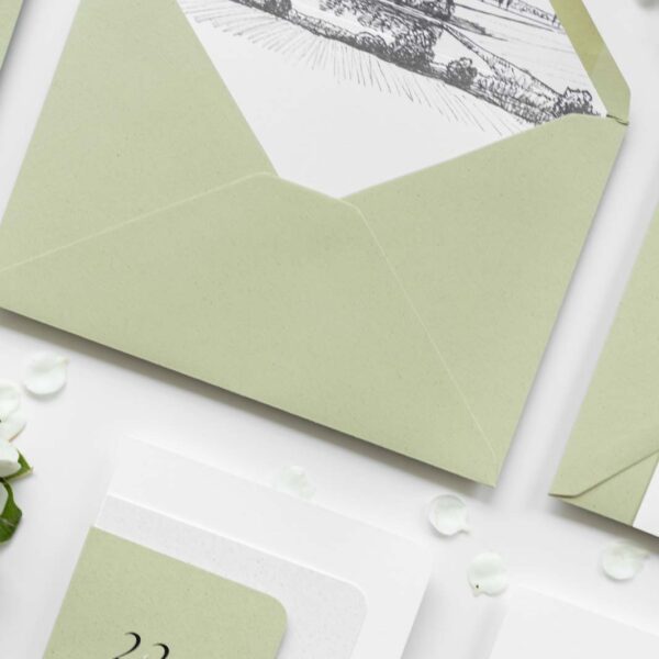 Zaproszenia weselne o barwach oliwkowej zieleni i bieli - Willa Słoneczna, na tle świeżych kwiatów