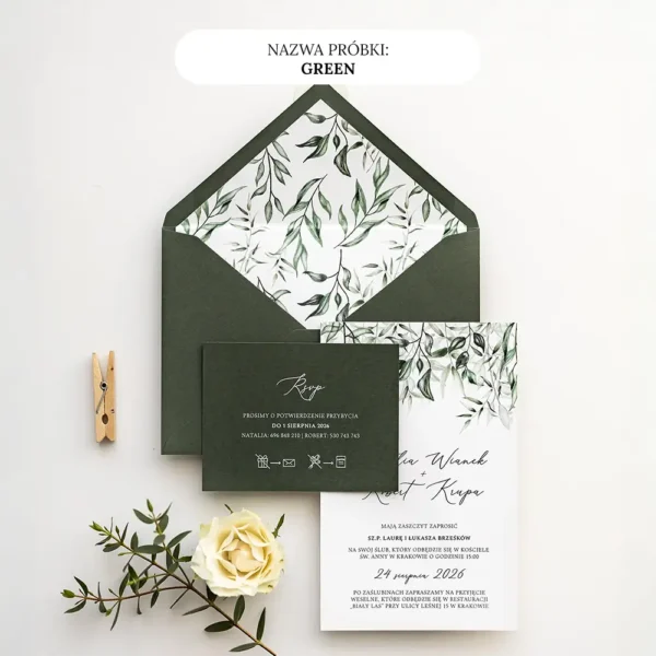 Eleganckie zaproszenie ślubne z kolekcji Green, z ciemnozieloną kopertą i roślinnym wzorem wewnątrz.