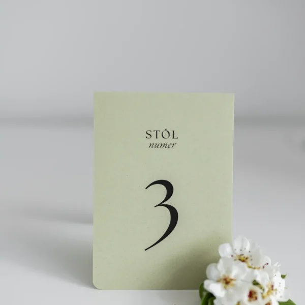 Numer stołów weselnych w zielonym kolorze