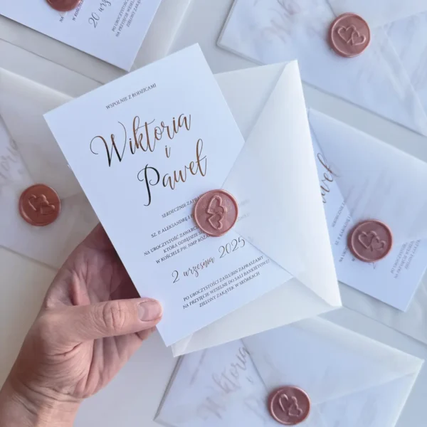 Zestaw zaproszeń w kolorze rose gold z lakiem