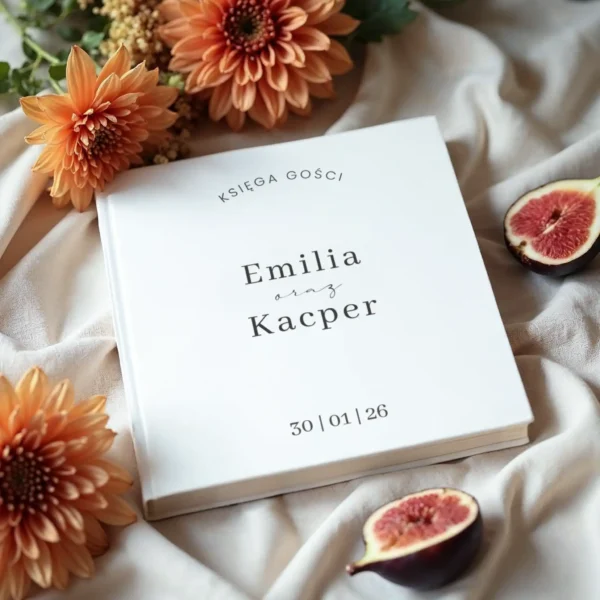 Księga gości weselnych z kolekcji buttermilk, ozdobiona jesiennymi kwiatami i figami, elegancki design.