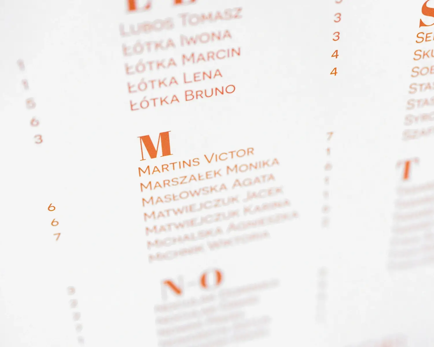 Plan stołów weselnych z zestawu Sycylia zbliżenie pod kątem na nadrukowany tekst