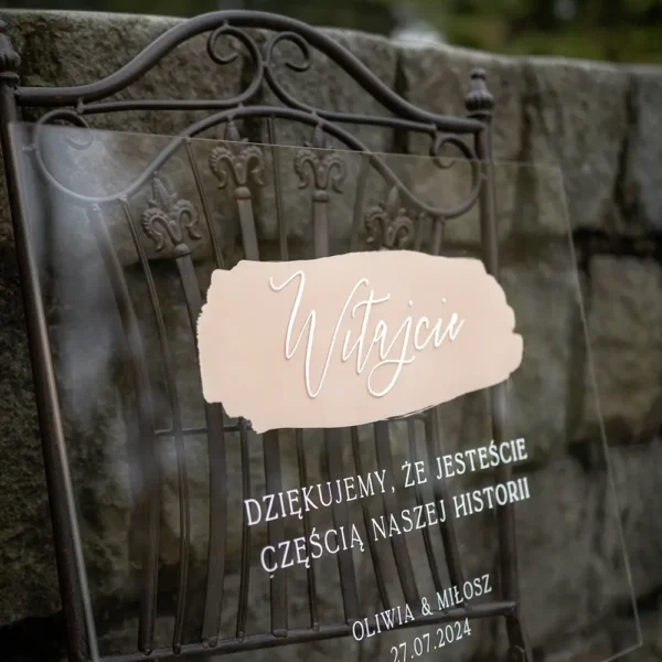 Tablica powitalna na plexi z malowanym tłem z kolekcji Glixia