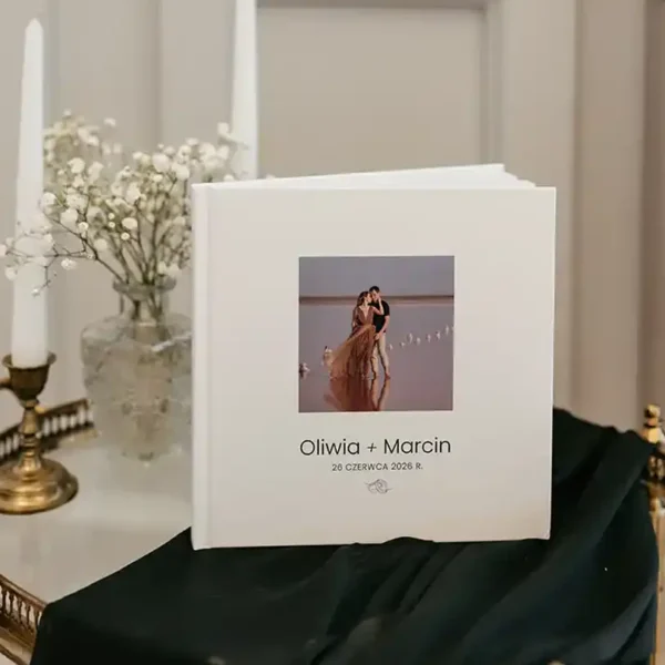 Księga gości ze zdjęciem młodej pary
