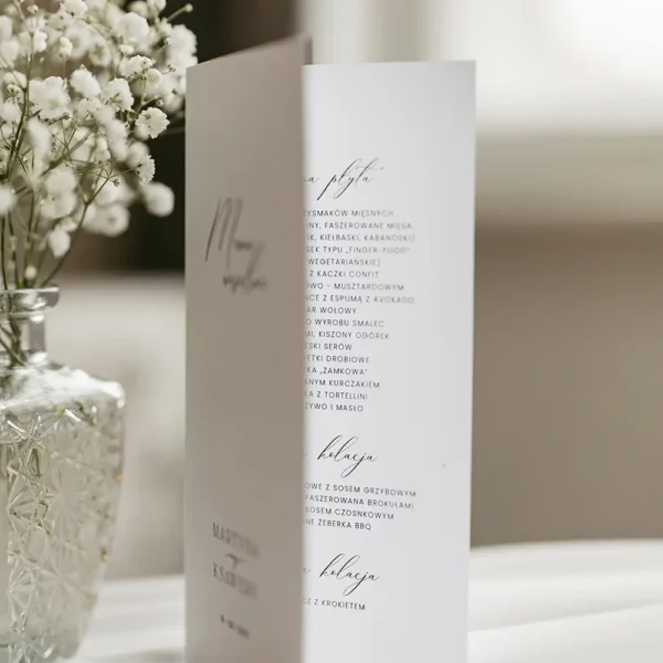 Menu weselne na białej kartce książeczka