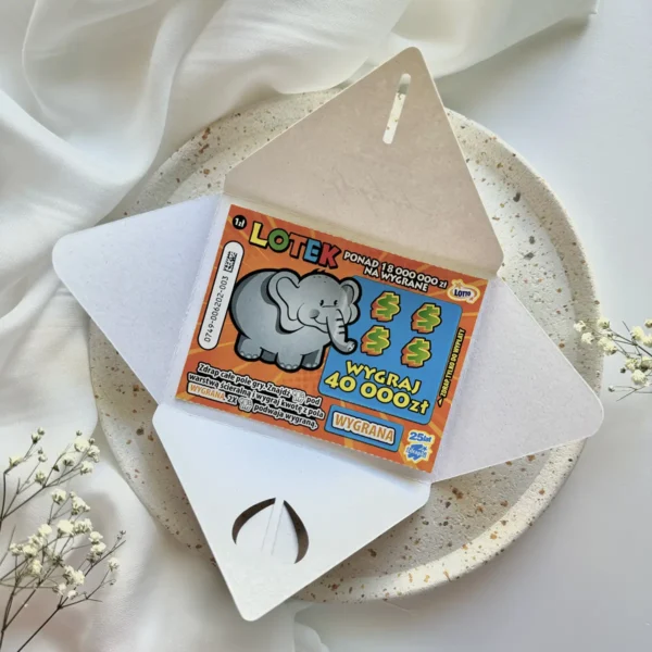 Oryginalne etui na zdrapki lotto z personalizowanym nadrukiem, subtelne i eleganckie podziękowanie dla gości.