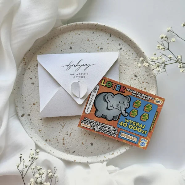 Koperta z napisem „Dziękujemy!” i zdrapka lotto, subtelne i kreatywne podziękowanie na wesele.