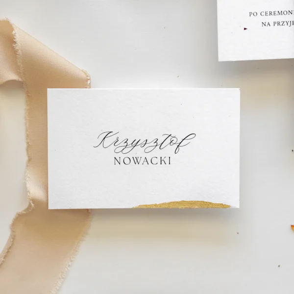 winietka z kolekcji Zamek Chałupki z beżową wstążką na białym tle