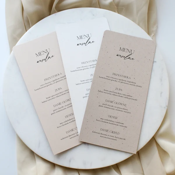 trzy wersje kolorystyczne menu weselnego ułożone obok siebie na jasnym tle
