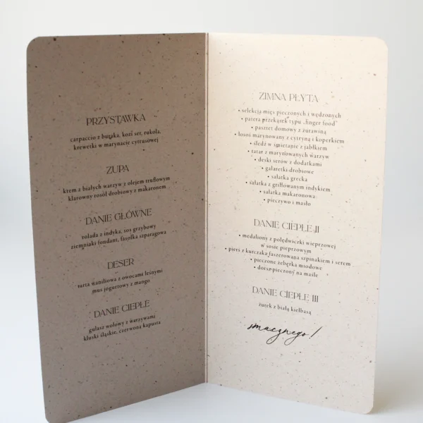 otwarte menu weselne z widocznym układem dań na papierze z drobinkami